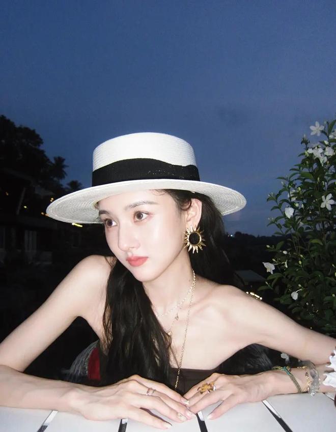 宋祖儿美拉德风锁骨杀刷屏！她的瘦肚操比饿肚子靠谱100倍(图4)