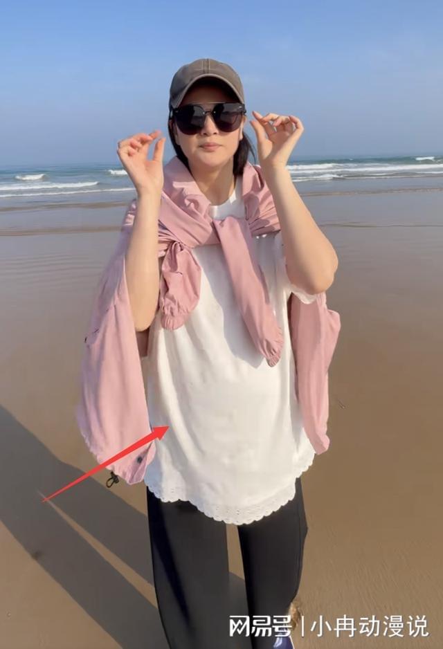 演员侯梦莎快生了!与老公毛毅海边挖蛤蜊挺超大孕肚模样大变(图2)