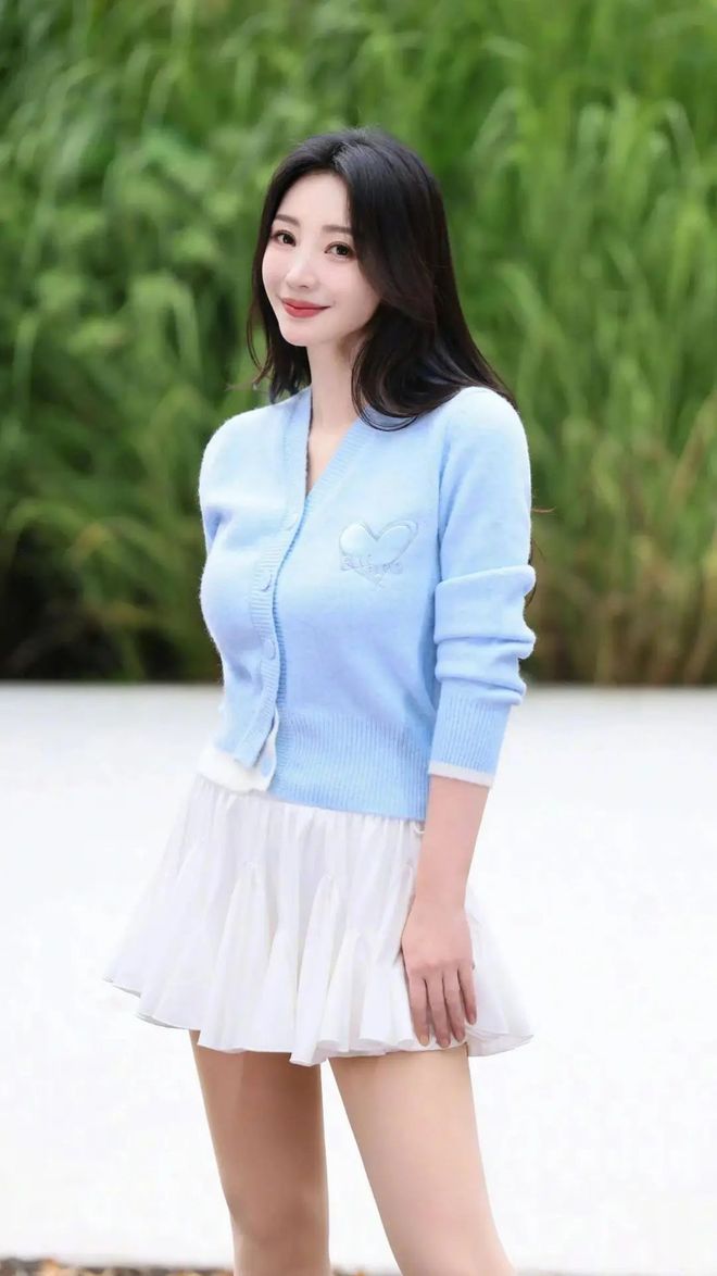 44岁柳岩回湖南怀化老家探亲柳岩哥哥罕见露面祖宅典雅温馨！(图2)