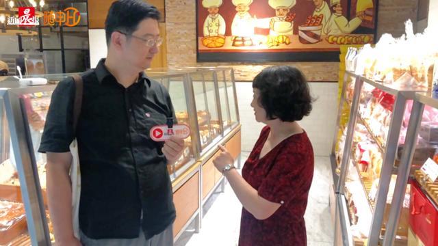 申城鲜肉月饼火热“斗法”老字号坚持手工现做有店家优惠到两块钱一只(图2)