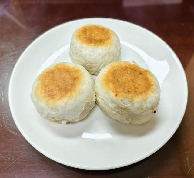 申城鲜肉月饼火热“斗法”老字号坚持手工现做有店家优惠到两块钱一只(图7)