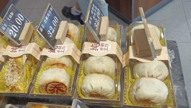 申城鲜肉月饼火热“斗法”老字号坚持手工现做有店家优惠到两块钱一只(图11)