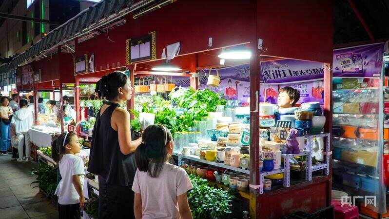 烟火气里见活力夜经济点亮城市新引擎(图3)