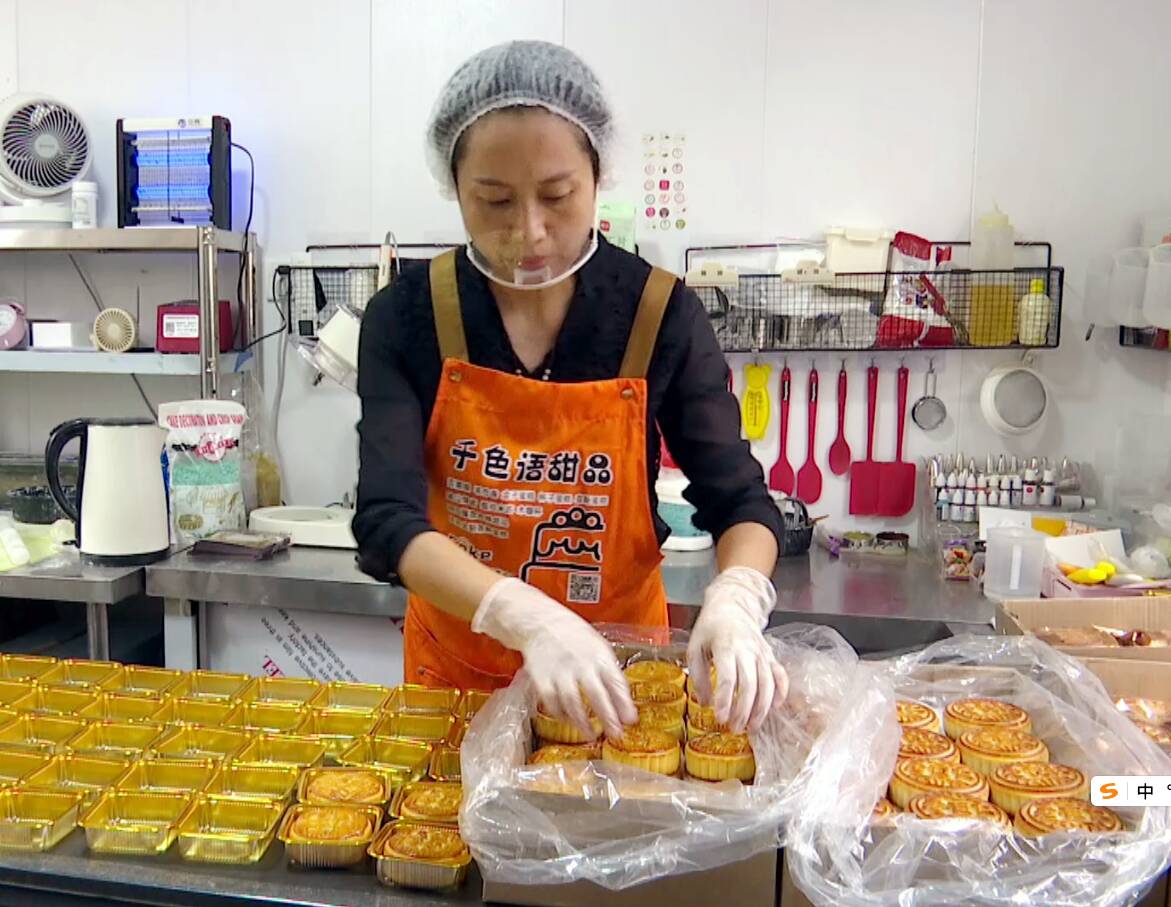 潍坊高密:月饼提前上市多彩月饼送祝福(图2)