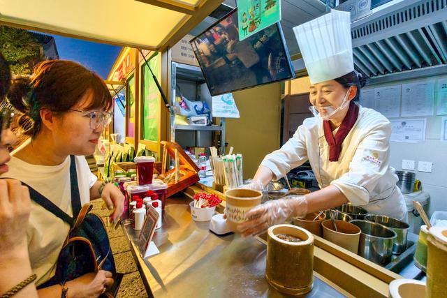 143个档口汇集各地美食好物前门迎来中华美食荟(图1)