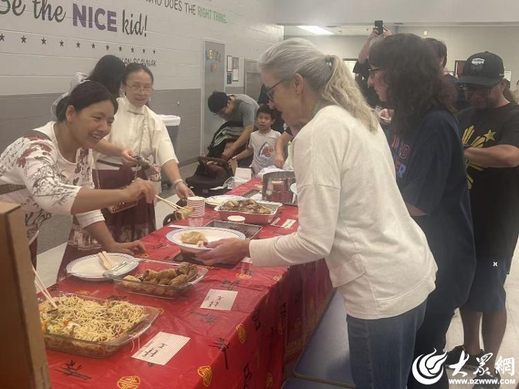 东方遇见西方美国得州小学家庭传统日的中国文化芬芳_要闻_大众网(图3)