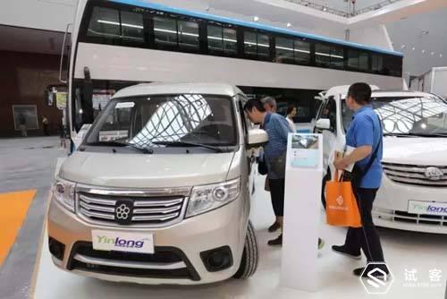 董明珠的首款汽车发布竟用“点心”当车标丑出天际(图2)