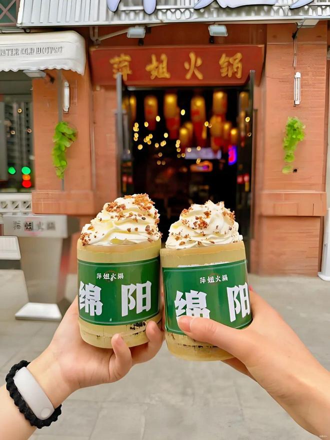 餐饮创业必读 餐饮100强品牌的成长秘籍——萍姐火锅·公路夜市(图2)