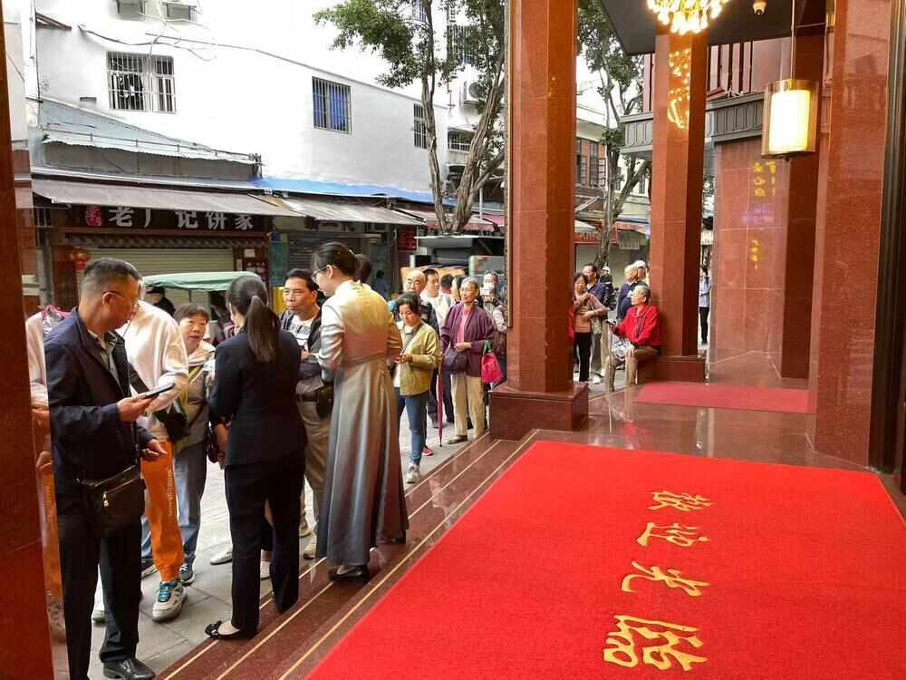 广州西关90年老字号茶楼原址焕新试业街坊一早排队霸头位｜记者走访(图2)