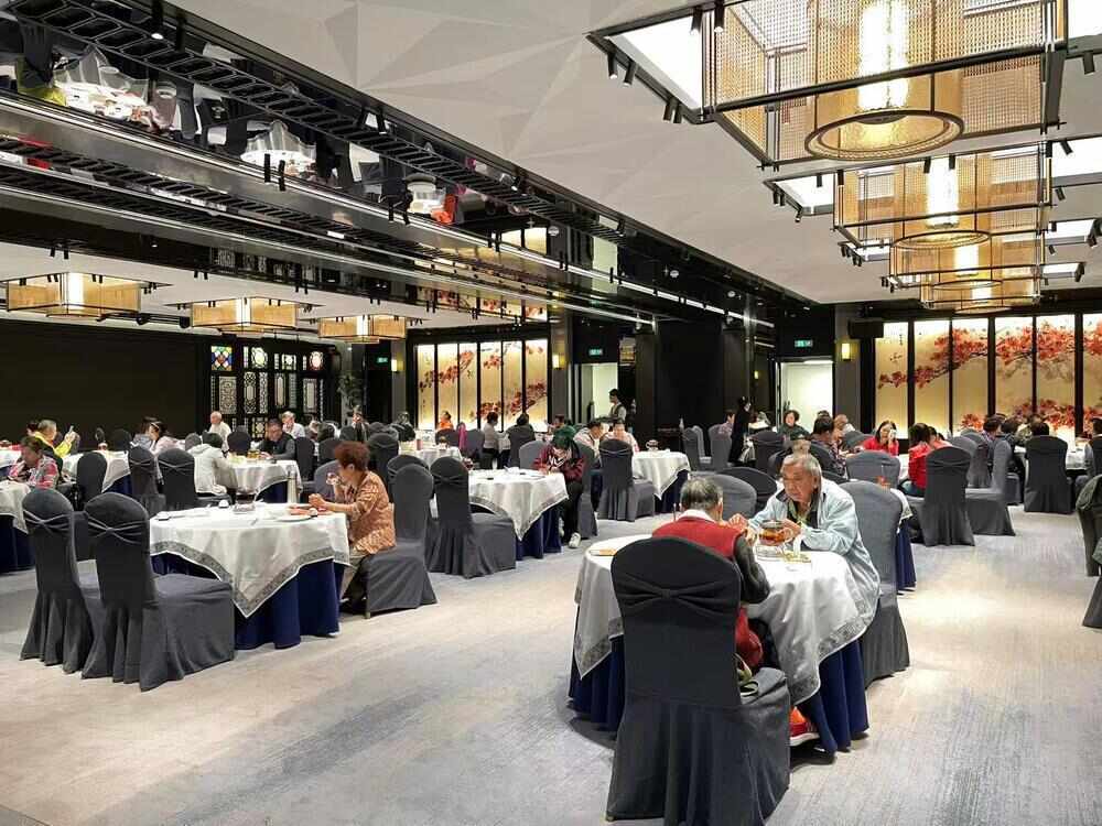 广州西关90年老字号茶楼原址焕新试业街坊一早排队霸头位｜记者走访(图6)