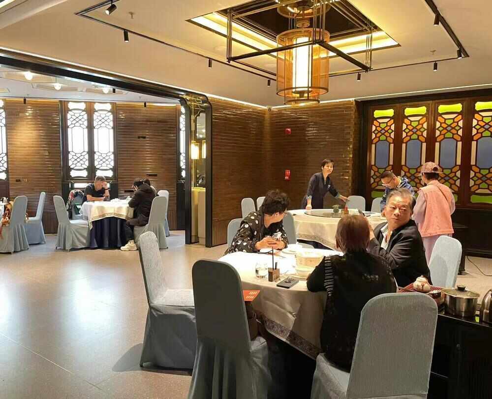 广州西关90年老字号茶楼原址焕新试业街坊一早排队霸头位｜记者走访(图7)