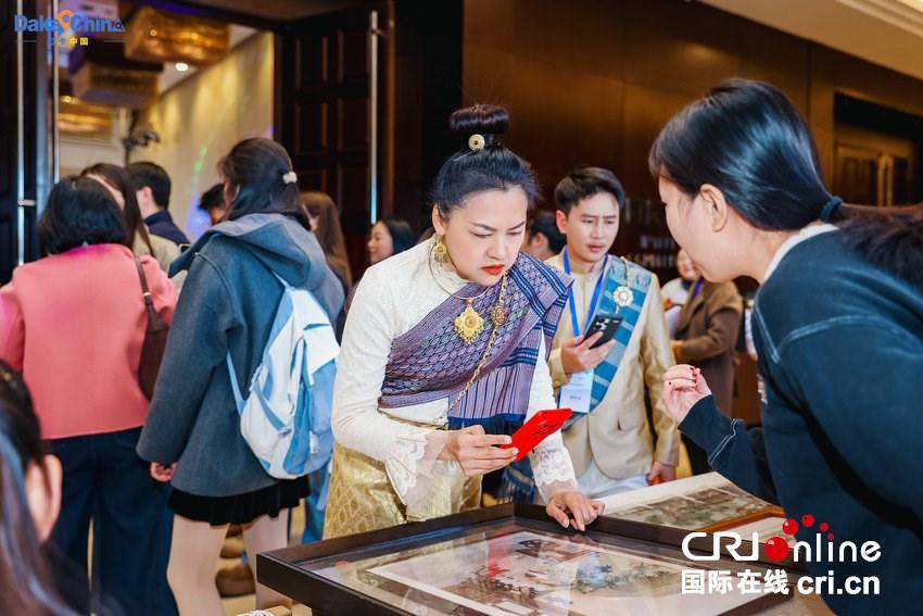 【2025打卡中国】老字号玩转“新花样”开封非遗技艺惊艳国际友人(图5)