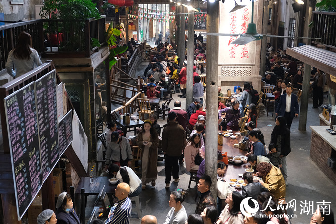 湖南长沙：古巷藏非遗烟火话家常(图4)