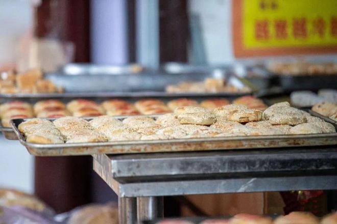 天天排长龙在苏州山塘街地铁口江南蟹壳黄店家只卖一道点心(图5)