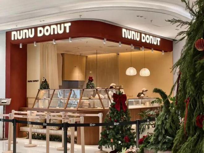 拖着箱子就冲进去排队2小时还不一定买得到！杭州人又看懵了……(图4)