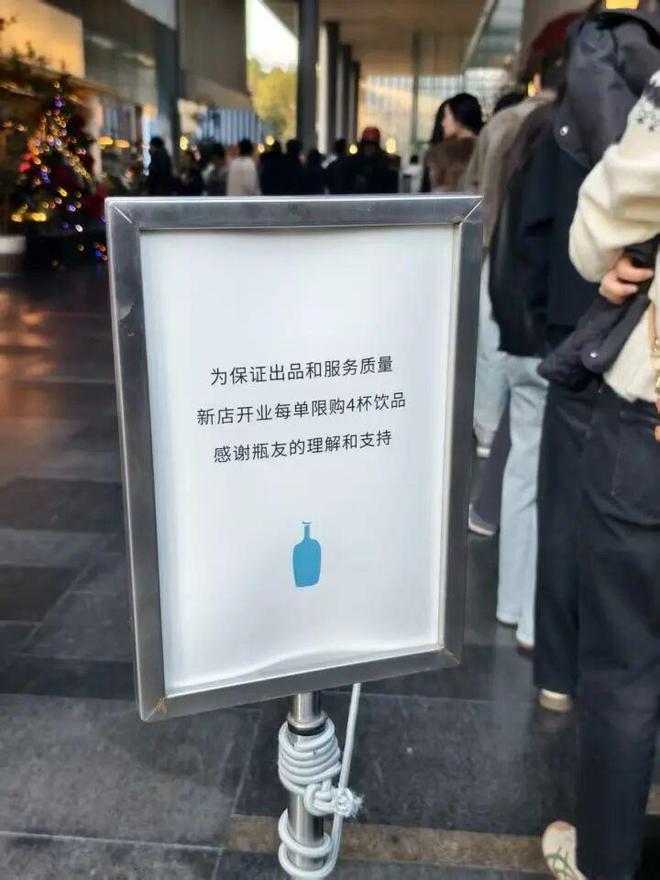 拖着箱子就冲进去排队2小时还不一定买得到！杭州人又看懵了……(图15)