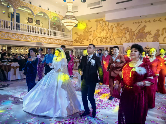 幸福从这里出发“最炫民族婚礼秀”亮丽绽放二道桥大剧院(图2)