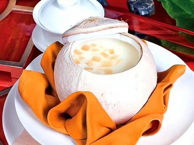 椰汁炖雪蛤:雪蛤加椰汁慢炖清甜滋养宫廷甜品登御筵(图2)