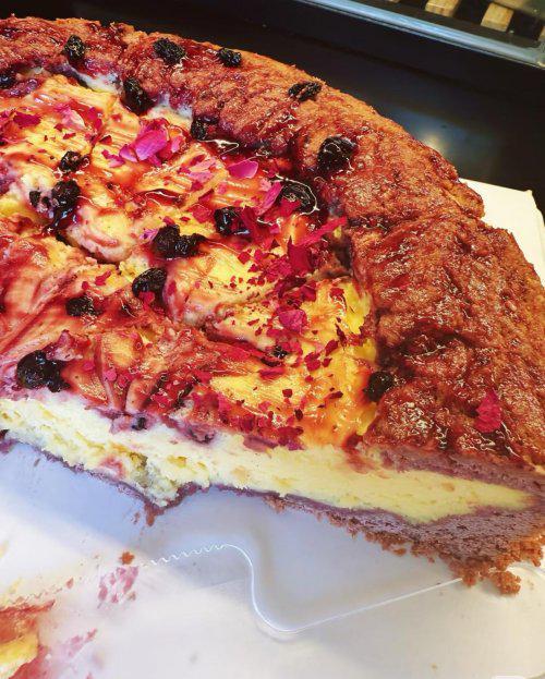 甜蜜的馈赠：阿尔祖古丽·孜敏与她的茹米萨蛋糕店(图2)