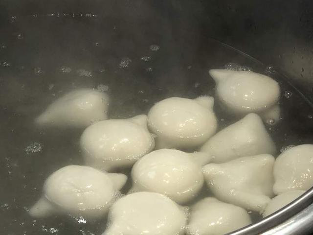 上海人冬至吃啥?从汤团馄饨年糕到蹄髈冬至仪式感正慢慢淡化(图9)