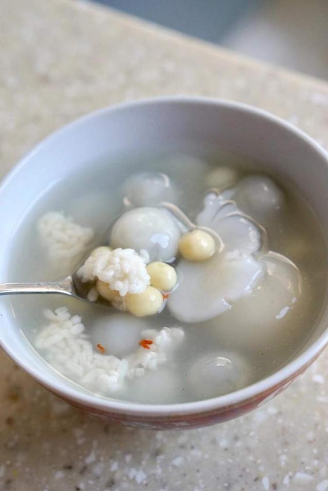 上海人冬至吃啥?从汤团馄饨年糕到蹄髈冬至仪式感正慢慢淡化(图5)