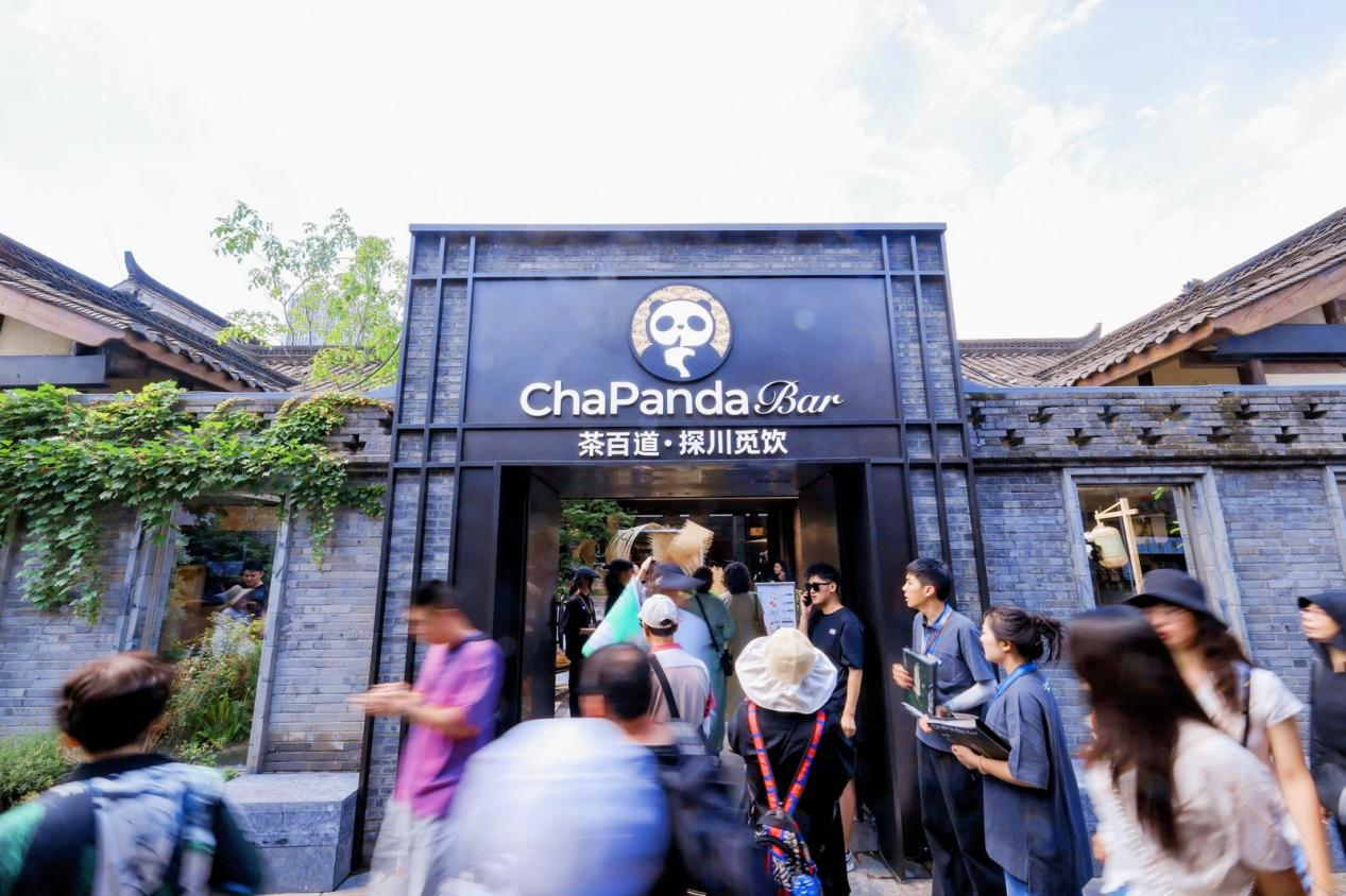 沪味入川川茶焕新成都青羊首店经济点燃消费新引擎(图1)