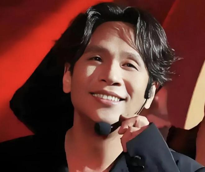 成名后抛弃原配转身娶女粉丝宋小宝再也藏不住早就变了的面相(图2)