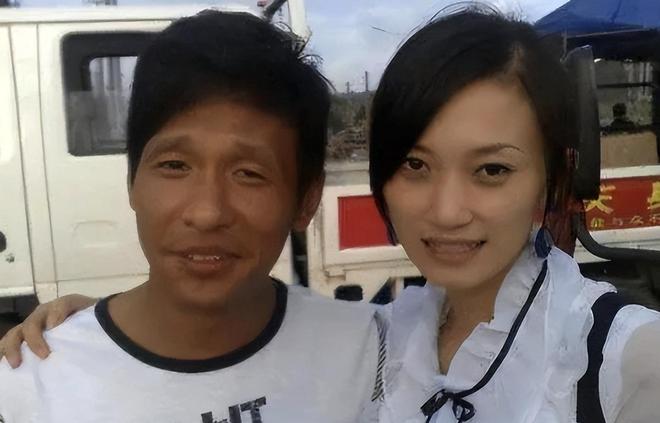 成名后抛弃原配转身娶女粉丝宋小宝再也藏不住早就变了的面相(图7)