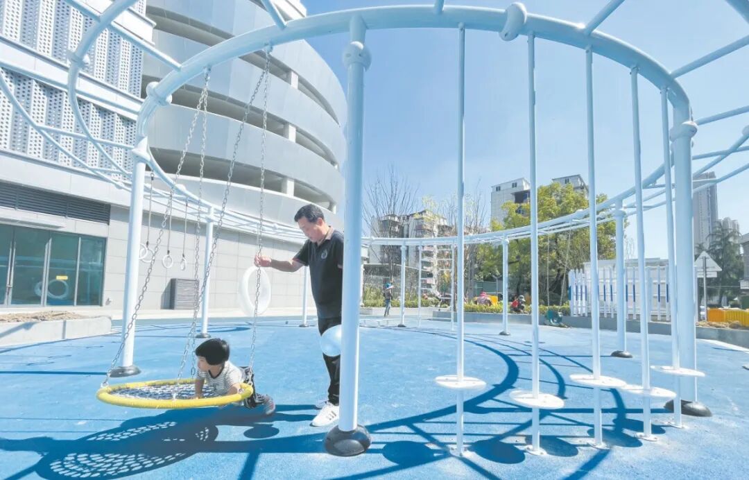 枝叶关情处城市暖意生——笑脸在热气腾腾的日常里绽放(图3)