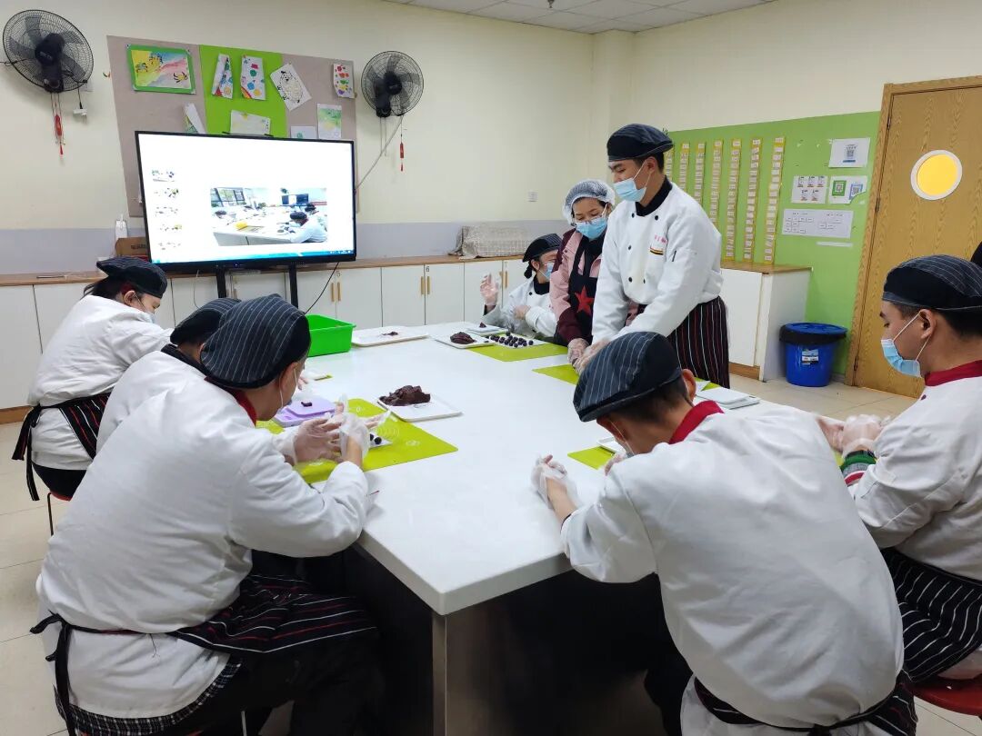 枝叶关情处城市暖意生——笑脸在热气腾腾的日常里绽放(图4)