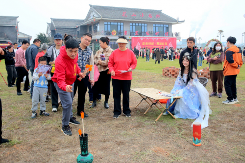 甜蜜狂欢来袭！宁明“甜蜜花山嘉年华”欢乐启幕(图3)