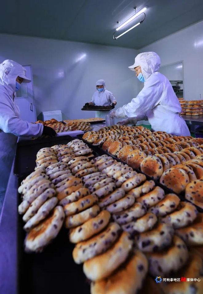 四中全会精神在基层｜食品企业生产忙(图1)