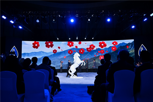 叙事中国美华服耀风华！桐昆·中国纤维流行趋势20262027重磅发布(图9)