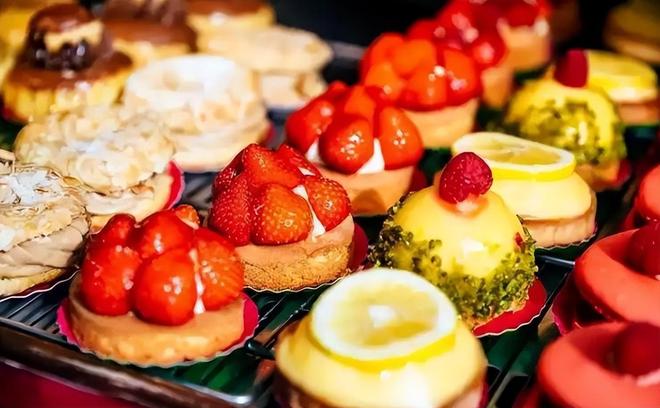 不用再控糖了!医生直言:血糖没达到这个值吃点甜食或更长寿?(图1)