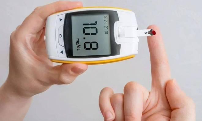 不用再控糖了!医生直言:血糖没达到这个值吃点甜食或更长寿?(图3)