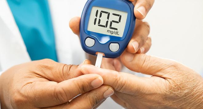 不用再控糖了!医生直言:血糖没达到这个值吃点甜食或更长寿?(图2)