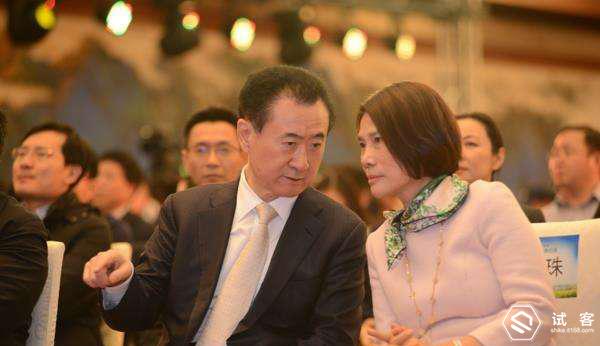 董明珠的首款汽车发布竟用“点心”当车标丑出天际(图1)