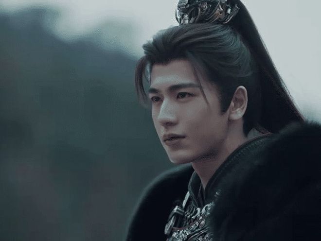 张凌赫演《逐玉》被钧正平锐评“小甜品”终究上不了“正餐桌”(图3)