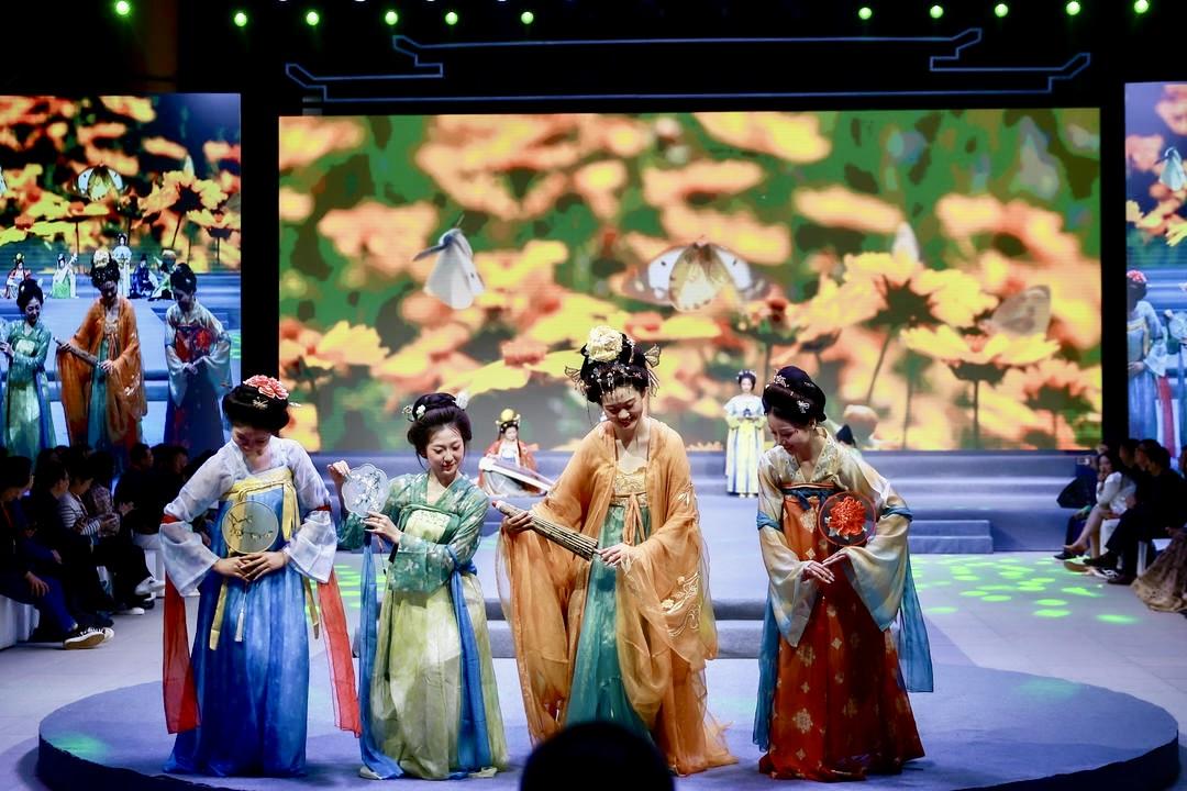 最山东｜曹县：山东第一人口大县中国最大的演出服装产业集群地(图2)